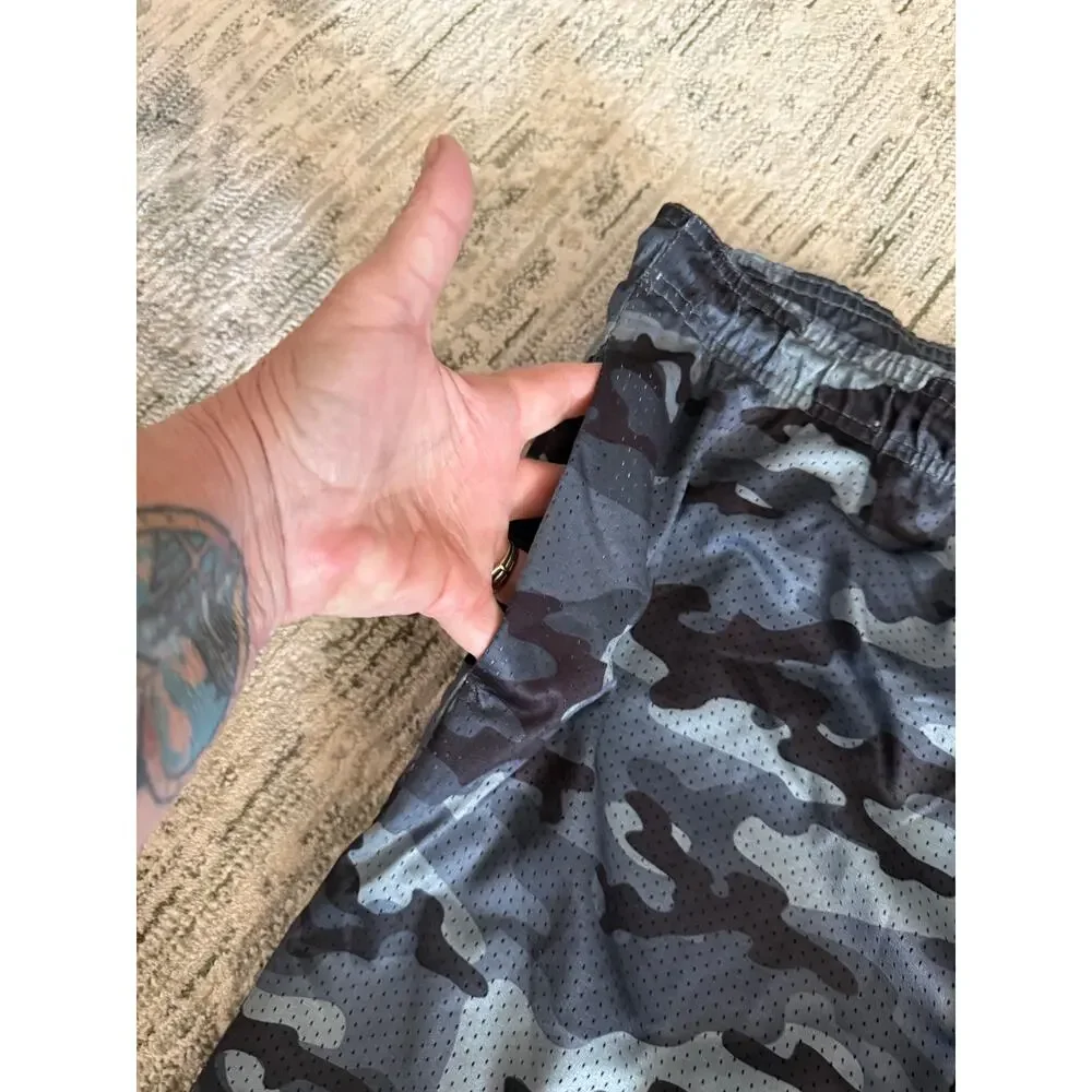 WXYZ Men’s Nylon Pull On Camo Shorts Size XL